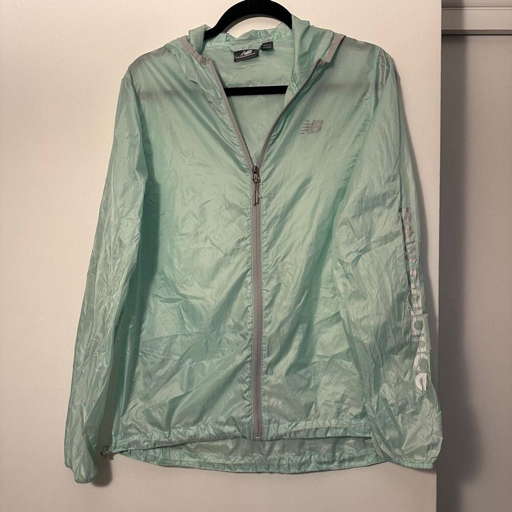 New Balance Women’s Large Mint Green Hooded Zipper Wind Breaker Gently Worn
